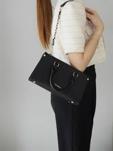 Yuniva East West Tote Bag